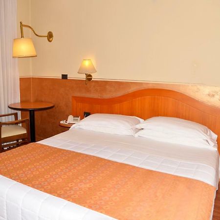 Hotel Amadeus E Teatro Torino Esterno foto