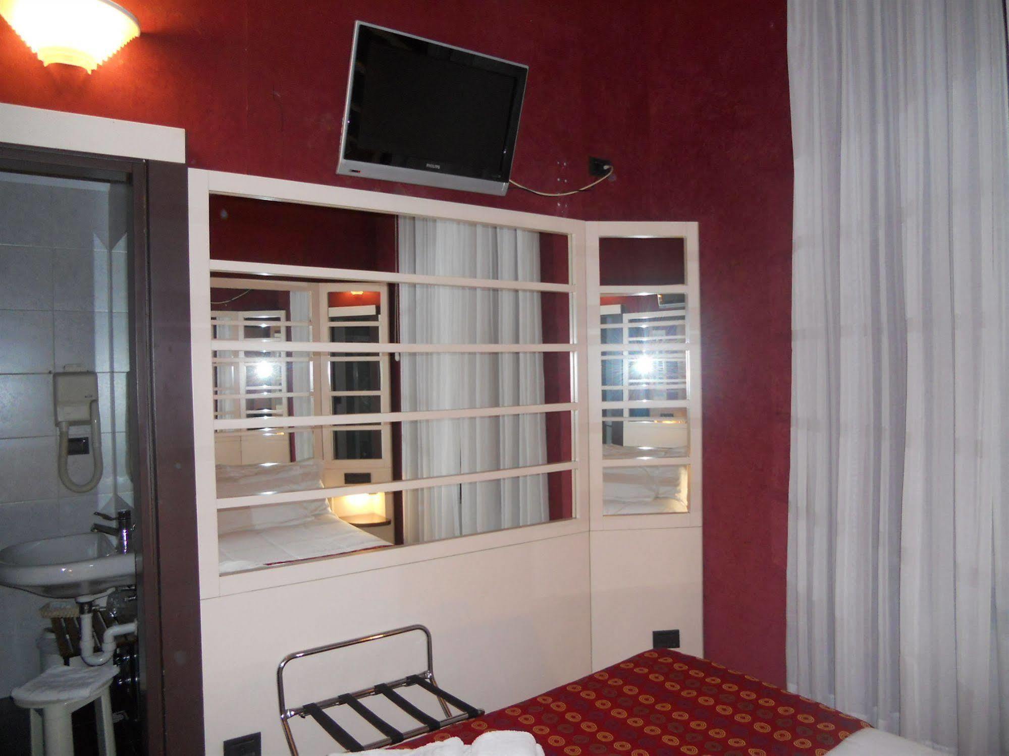 Hotel Amadeus E Teatro Torino Esterno foto